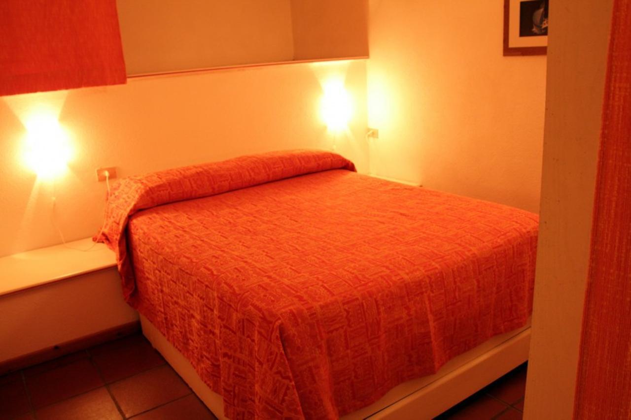 Residence Portolaconia Appartamenti Cannigione Kamer foto